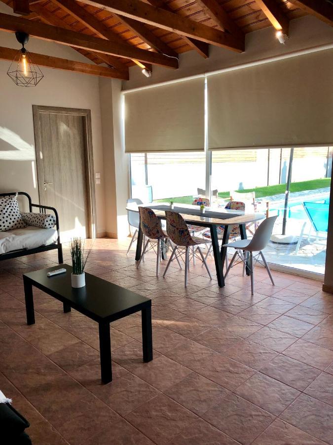 Sunlit Pool House * Posidhonía