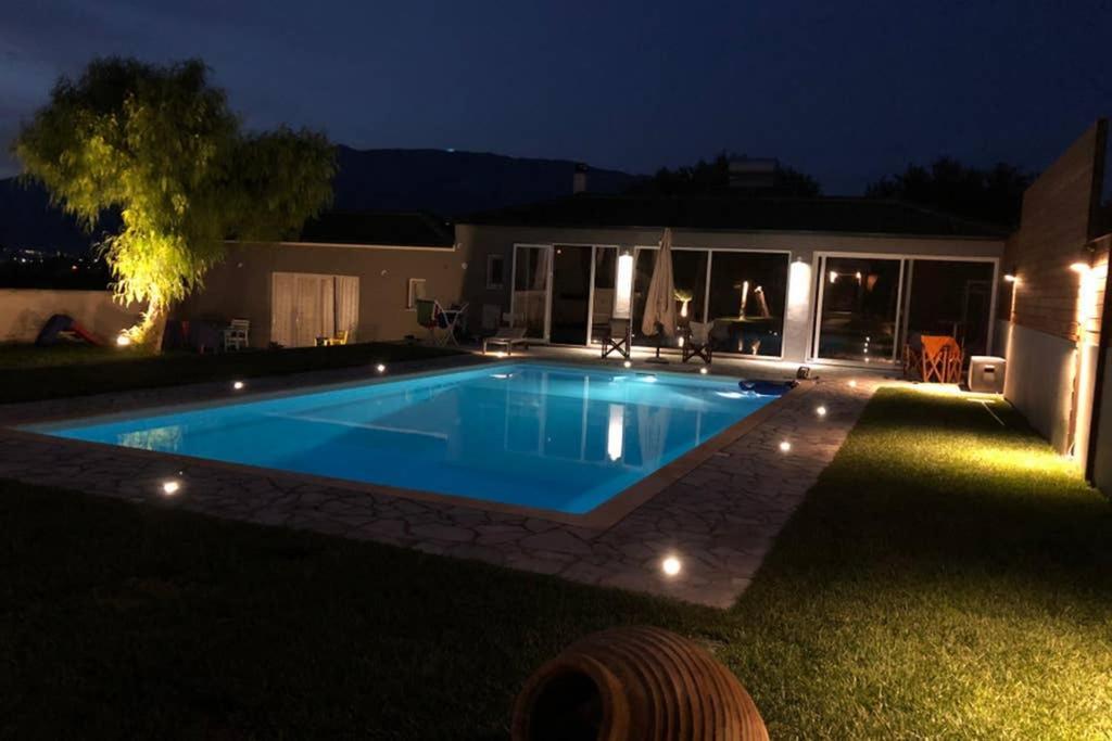 Sunlit Pool House Holiday home *