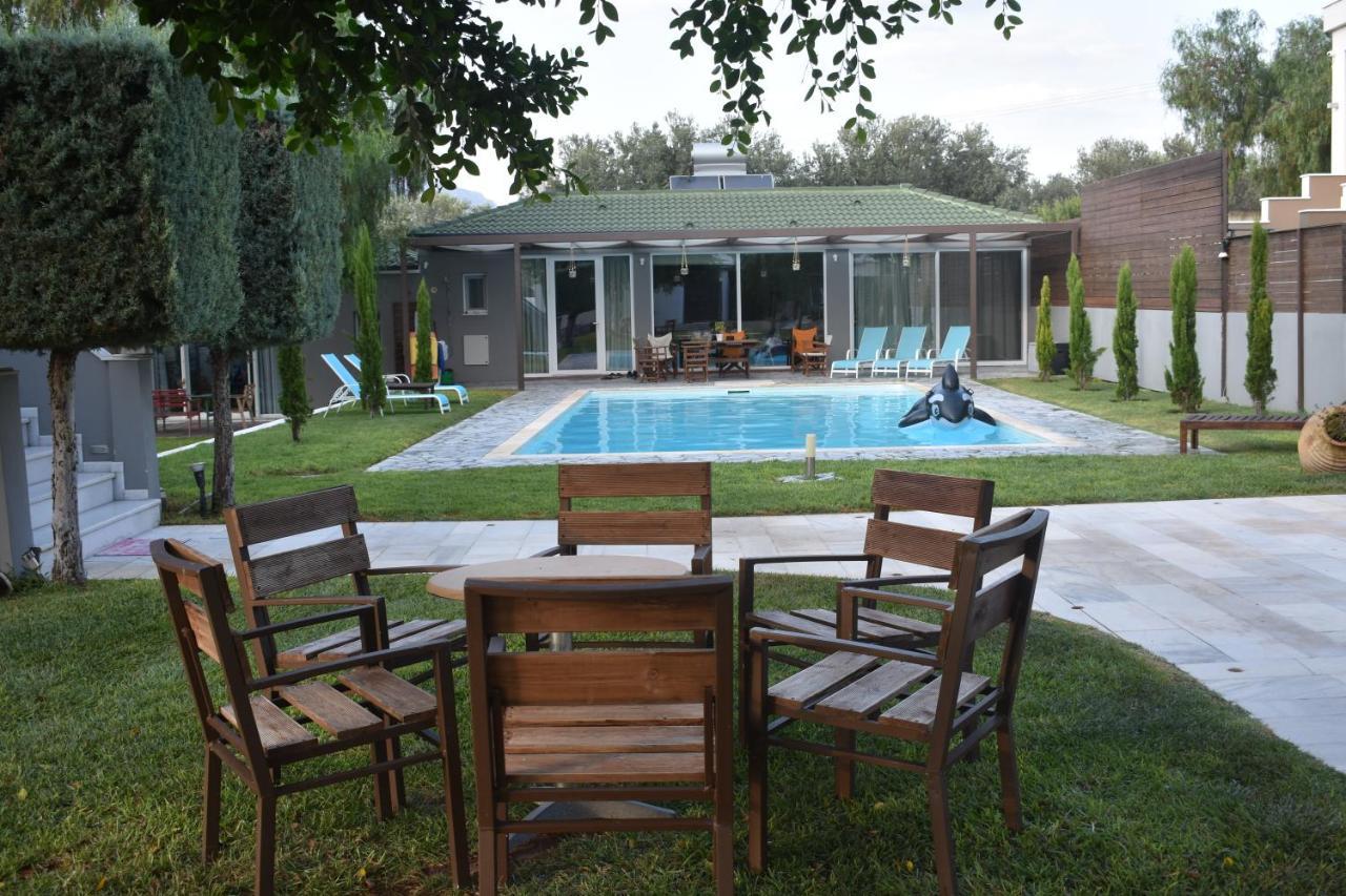 Holiday home Sunlit Pool House